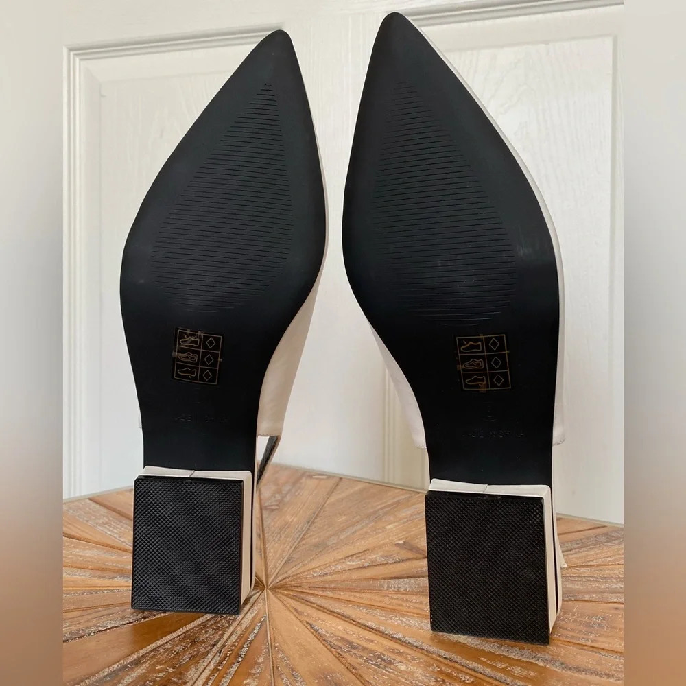 NIB Raid White Faux Leather Square Mini Heels in Size 10 Wide - Picture 3 of 6
